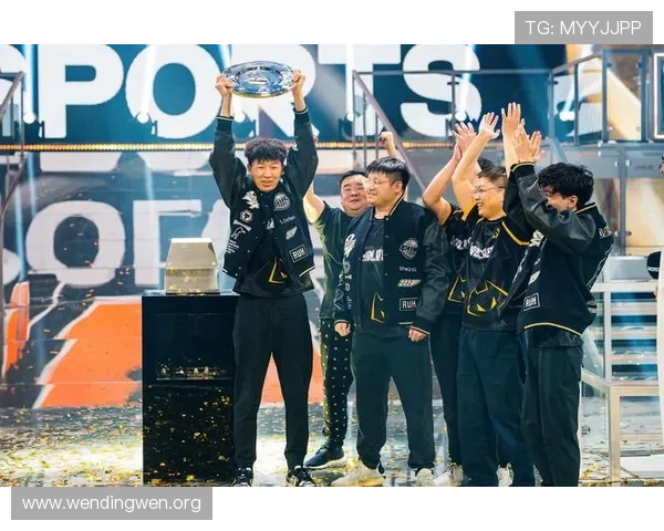 问鼎真人平台官网社交互动功能介绍，结识好友组队合作，共同问鼎游戏世界的精彩体验